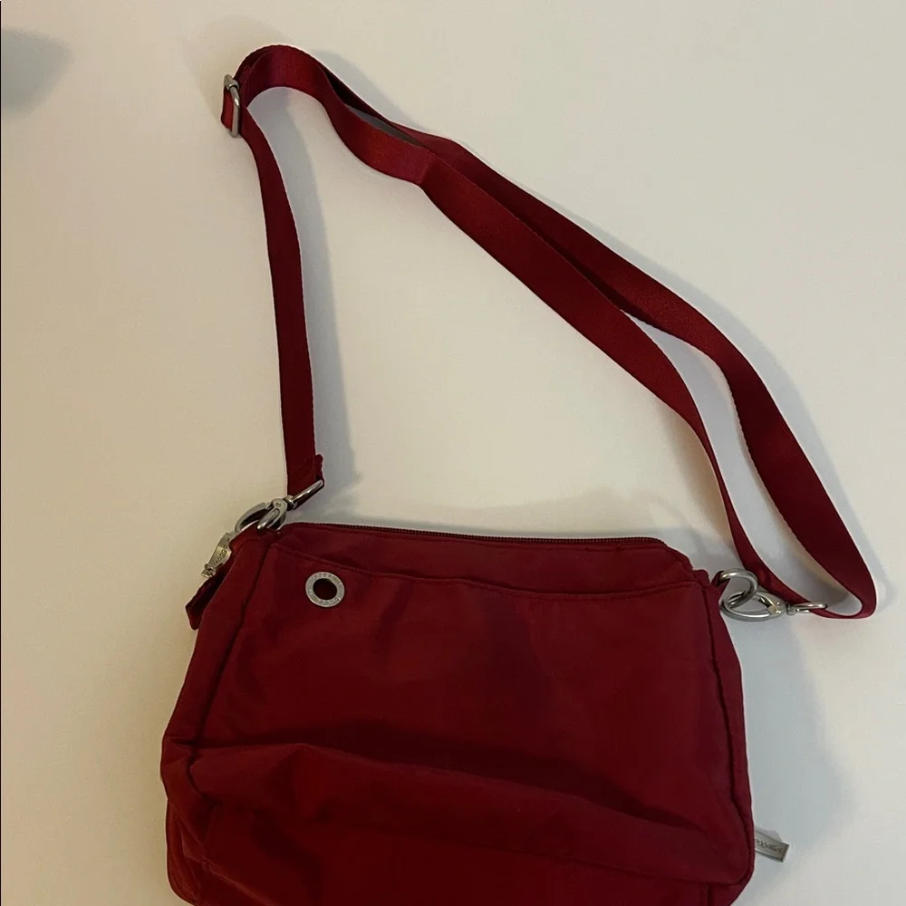 Calais Baggallini Red Crossbody Bag - Picture 2 of 12